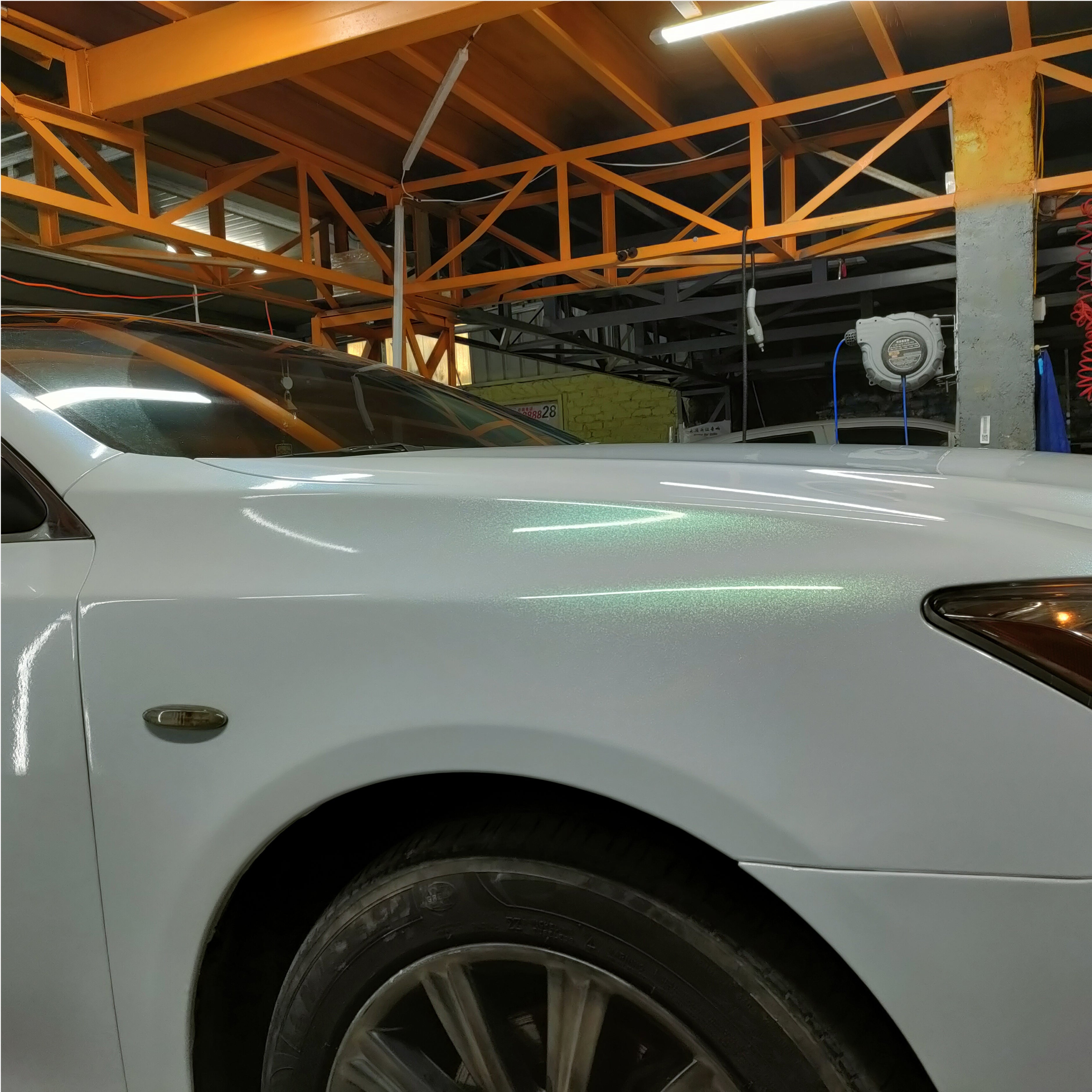 Gloss Diamon White To Green Vinyl Wrap 202305