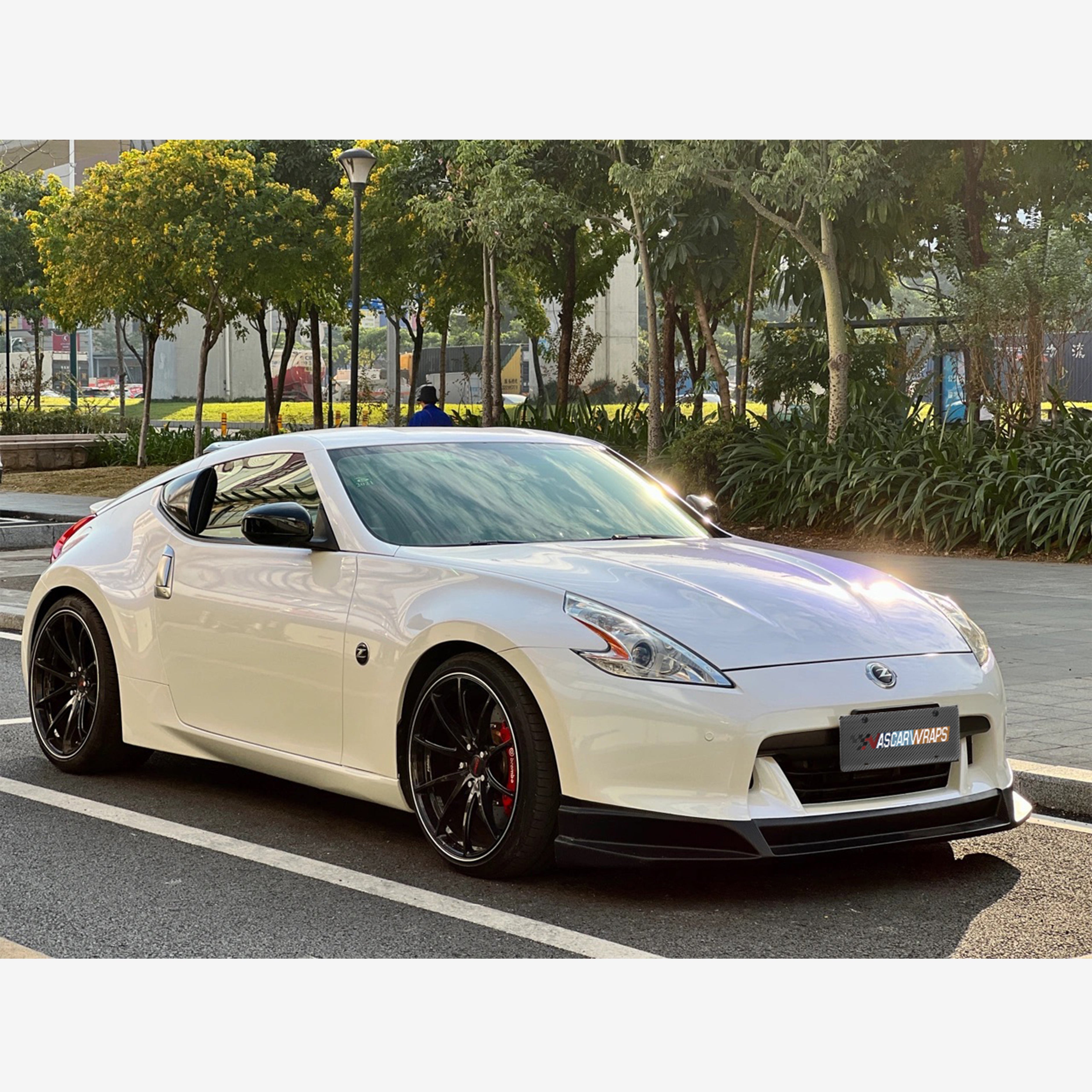 Nissan 370Z Gloss Pearl White Blue Vinyl Wrap 202304