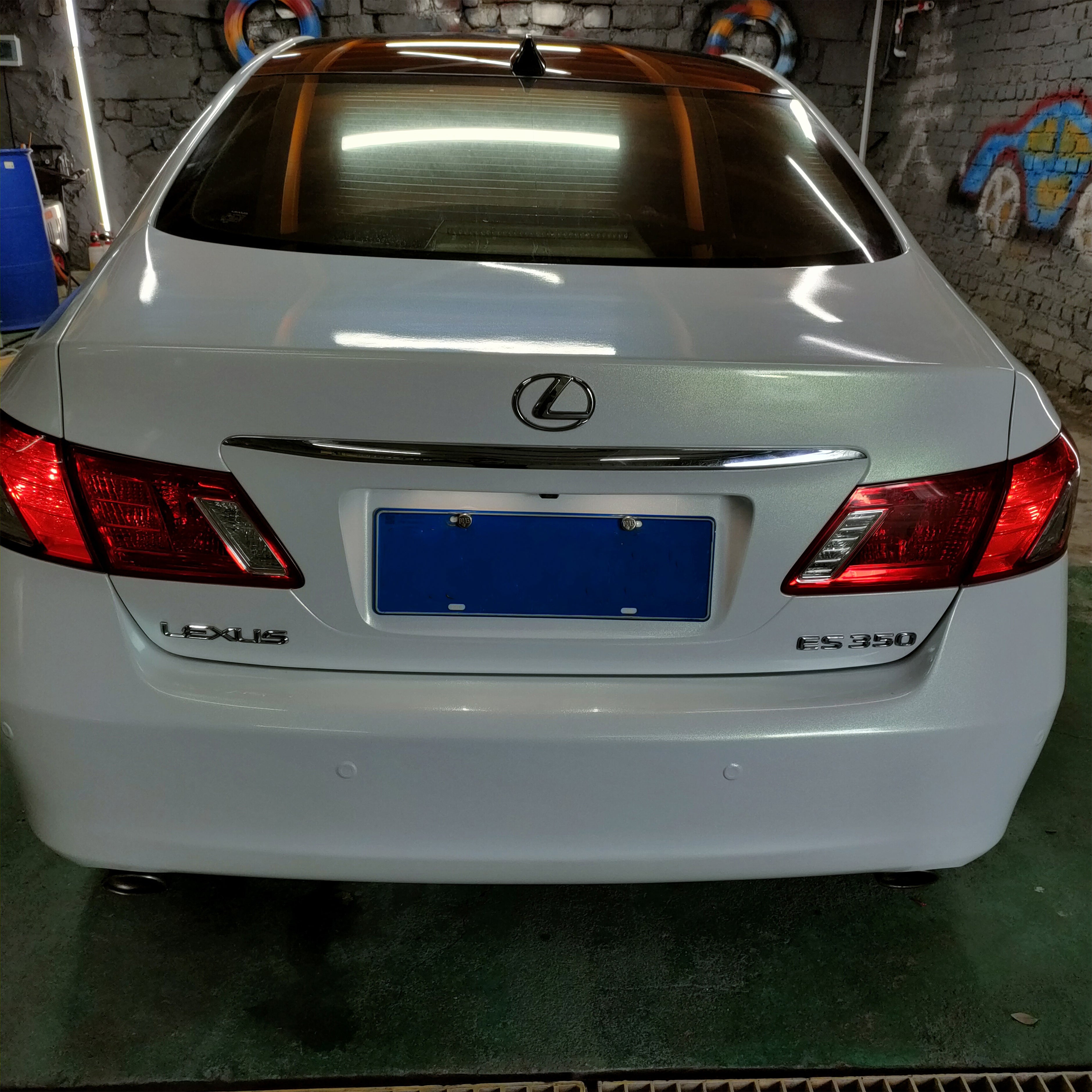 Gloss Diamon White To Green Vinyl Wrap 202302