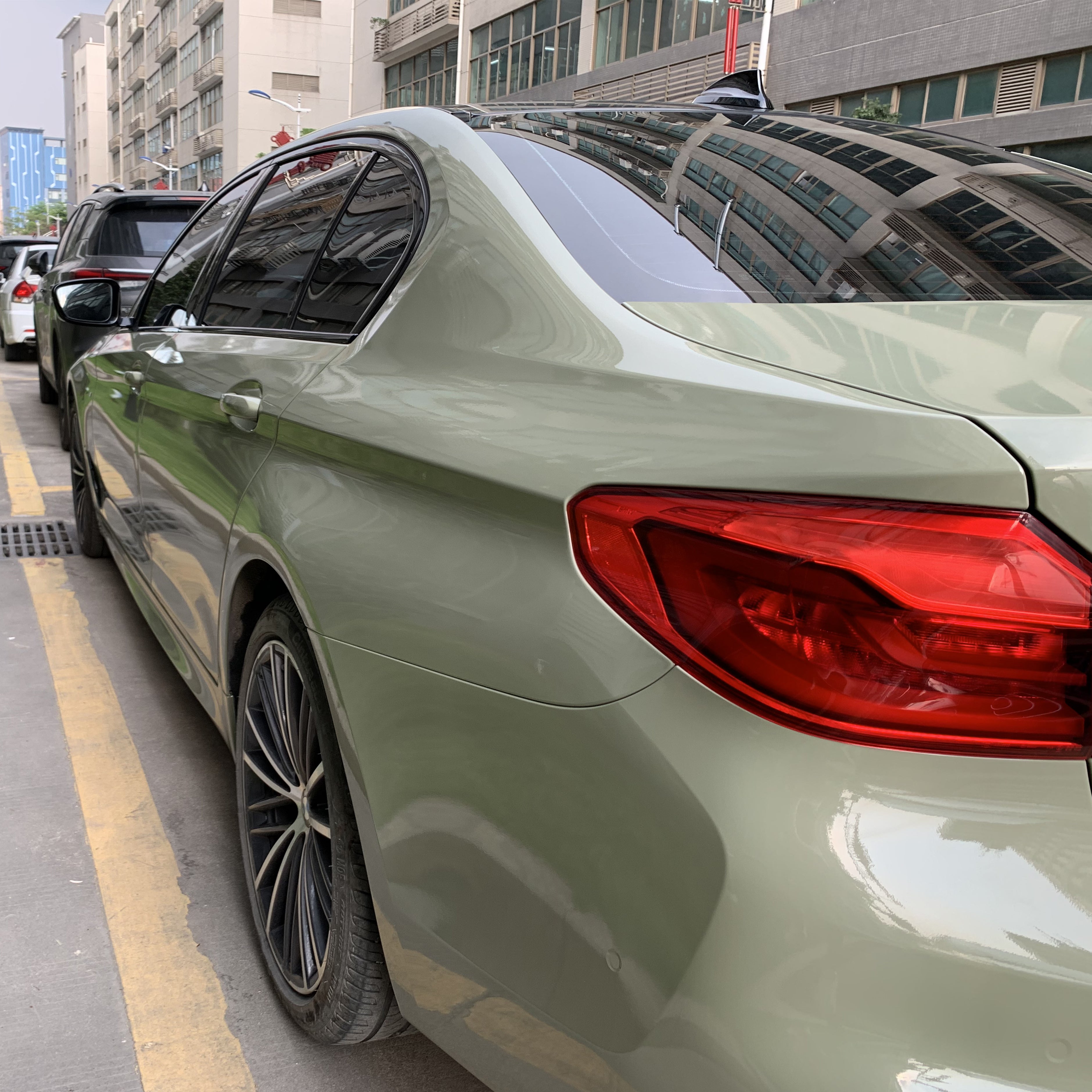 BMW 5 Series Gloss Army Green Wrap 202301