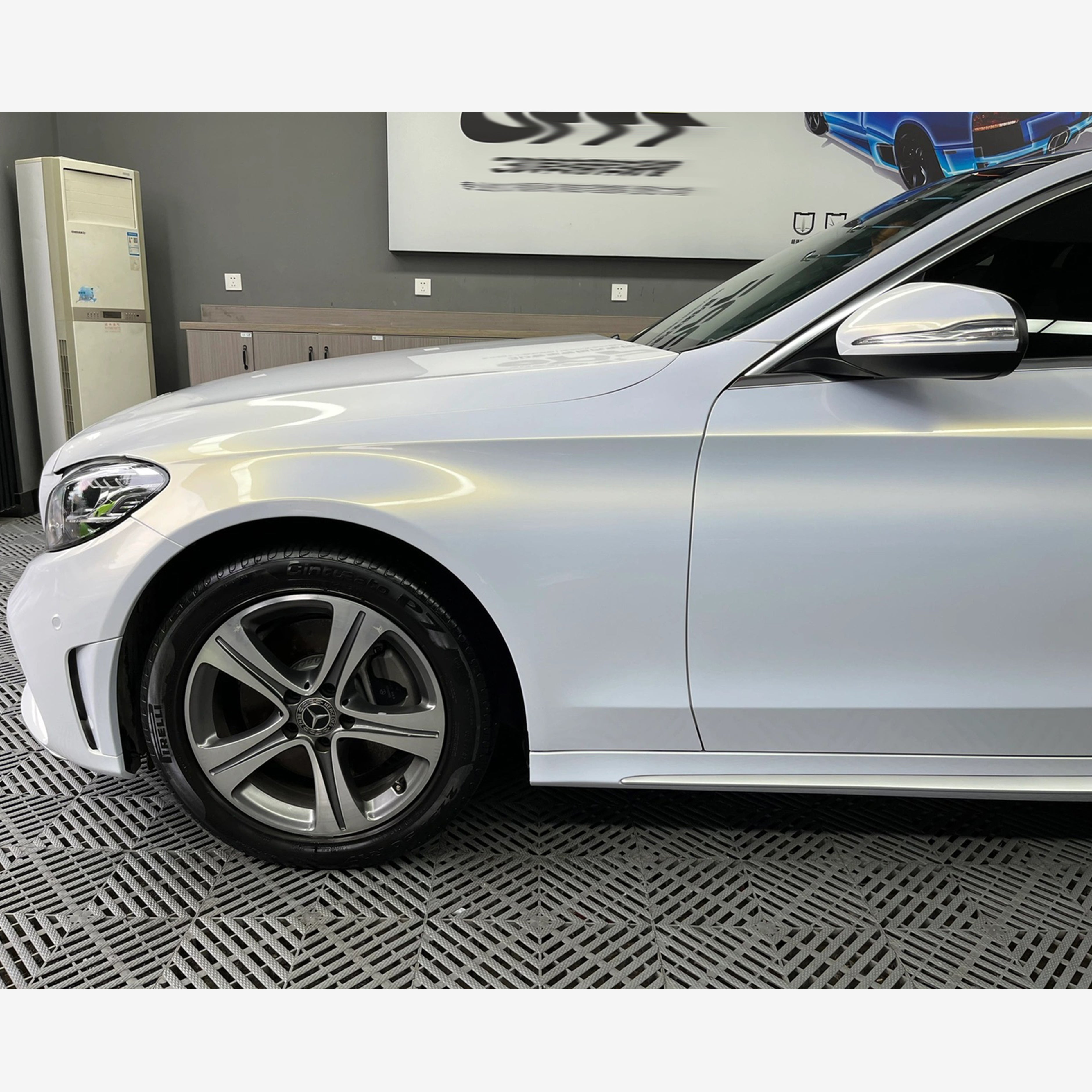 Gloss Pearl White To Gold Vinyl Wrap Mercedes-Benz C260L