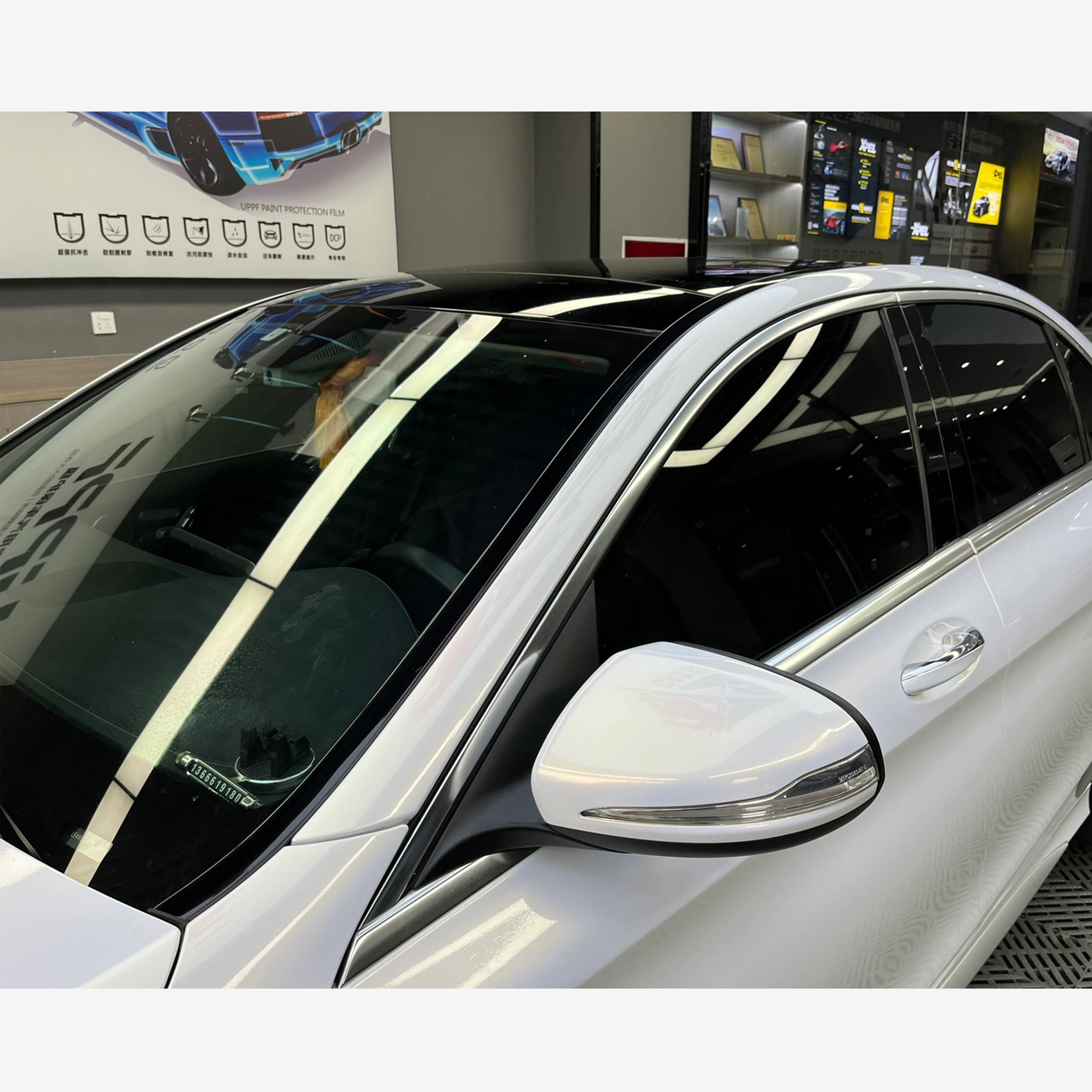 Gloss Pearl White To Gold Vinyl Wrap Mercedes-Benz C260L 02