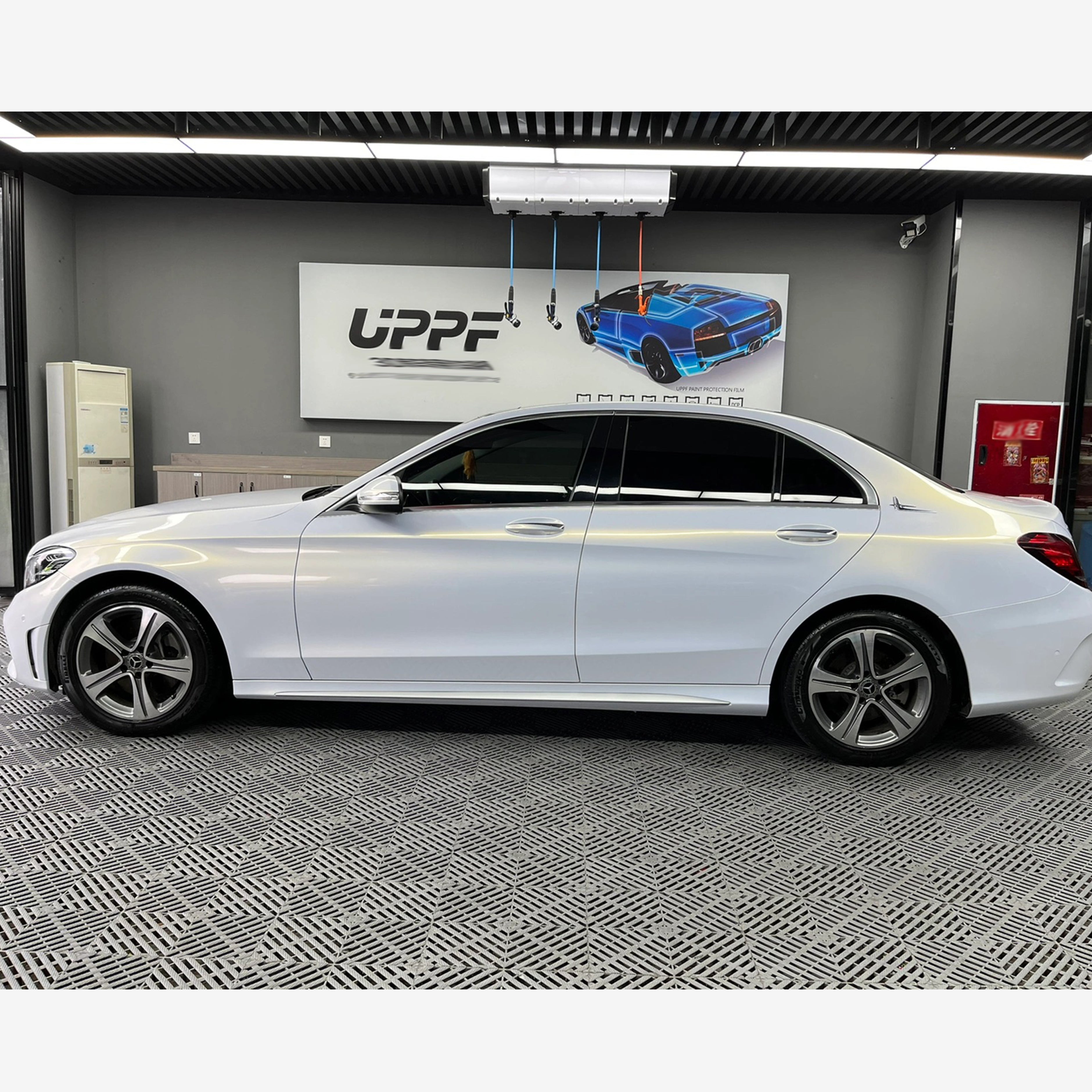 Gloss Pearl White To Gold Vinyl Wrap Mercedes-Benz C260L 04