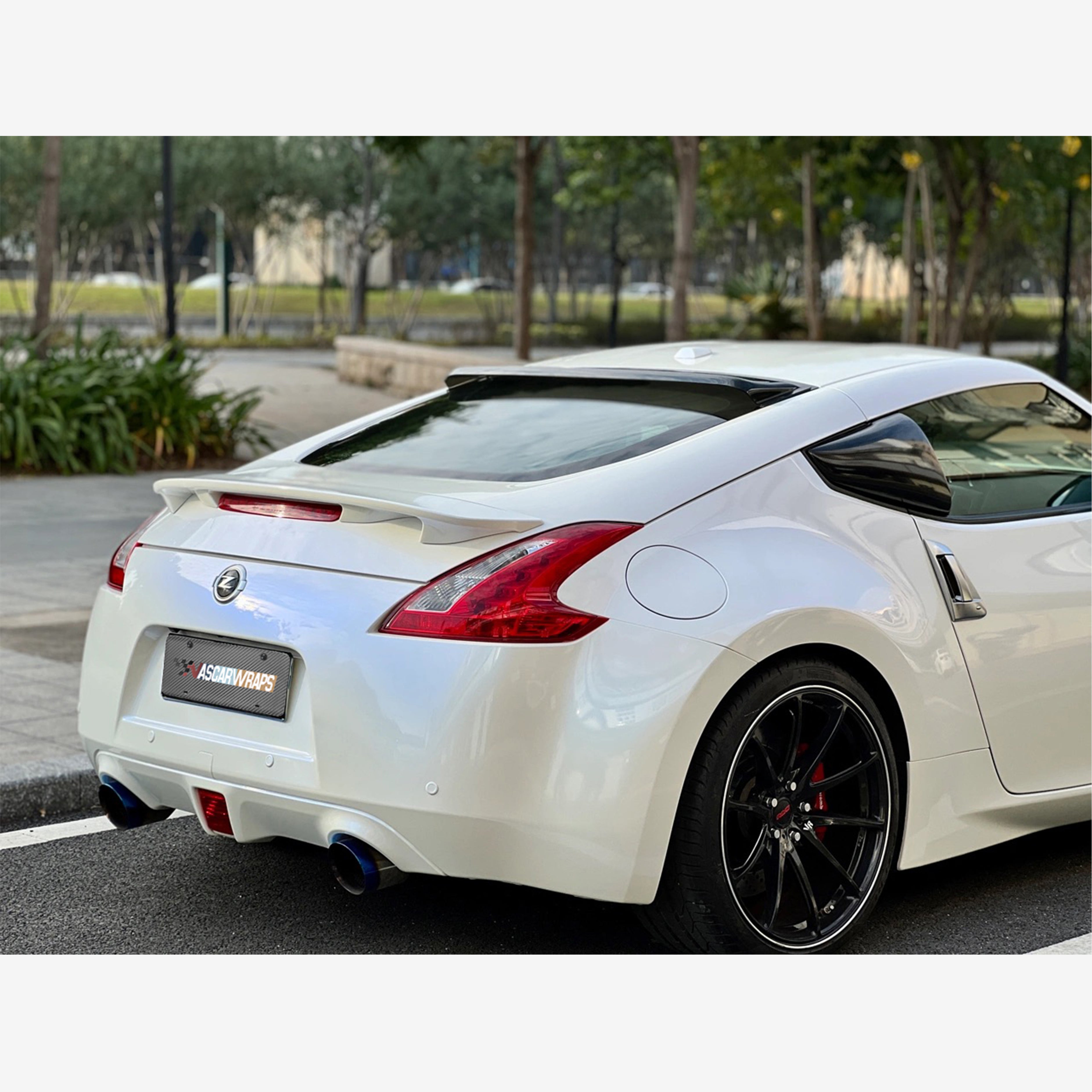 Nissan 370Z Gloss Pearl White Blue Vinyl Wrap 202306