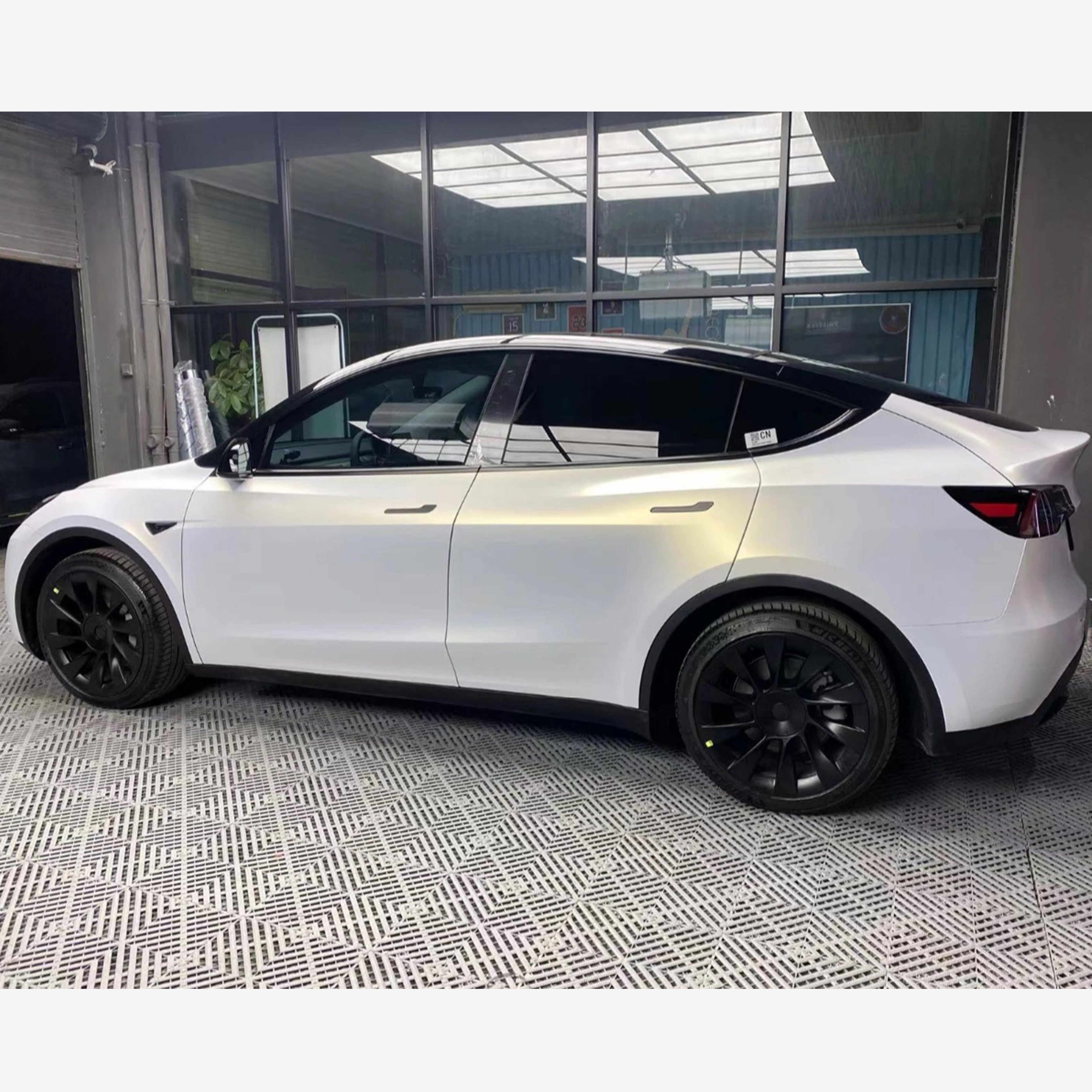 Tesla Model Y Wrap Matte Pearl White To Gold Vehicle Wrap 202301