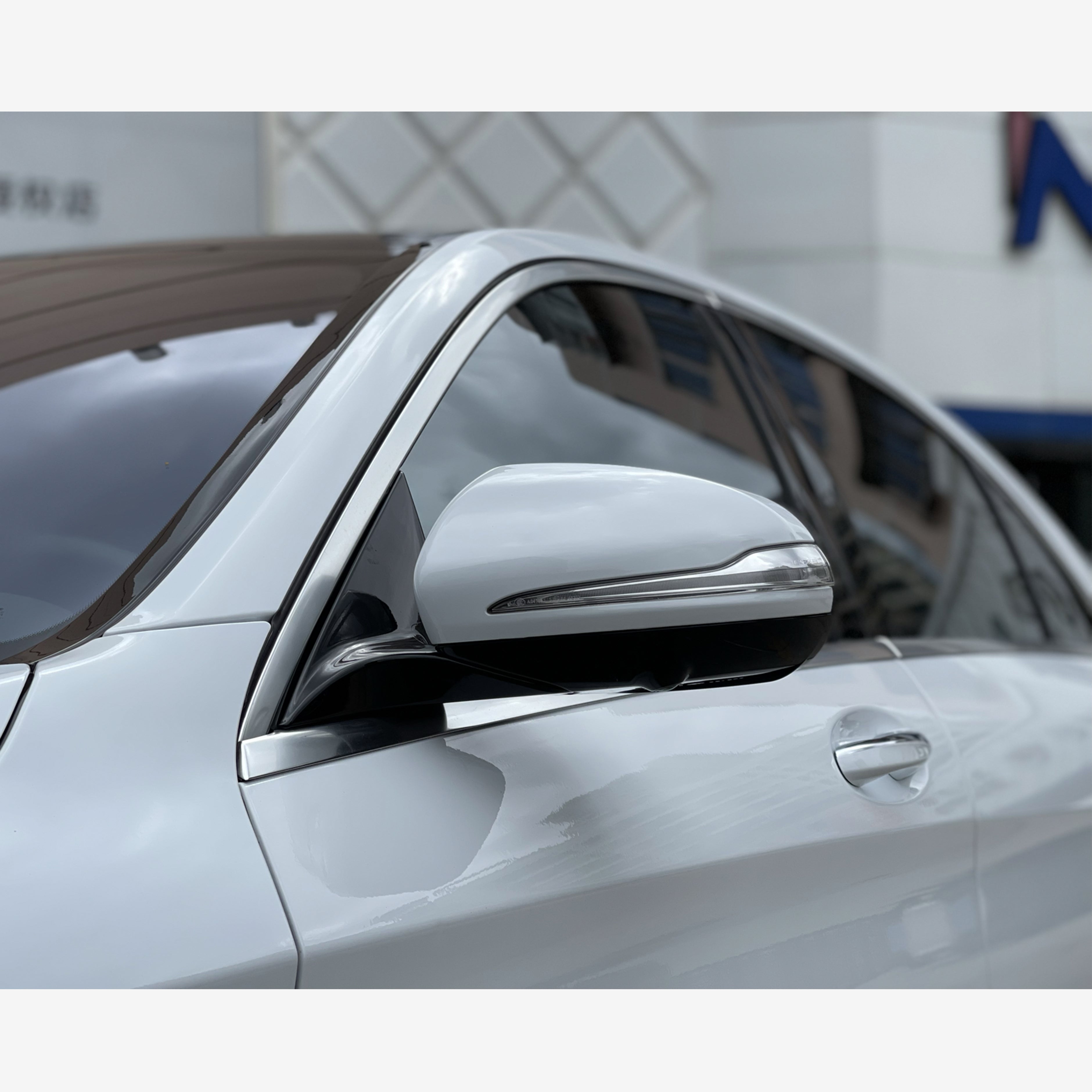 Gloss White Metallic Vinyl Mercedes Benz E300 Wrap 02