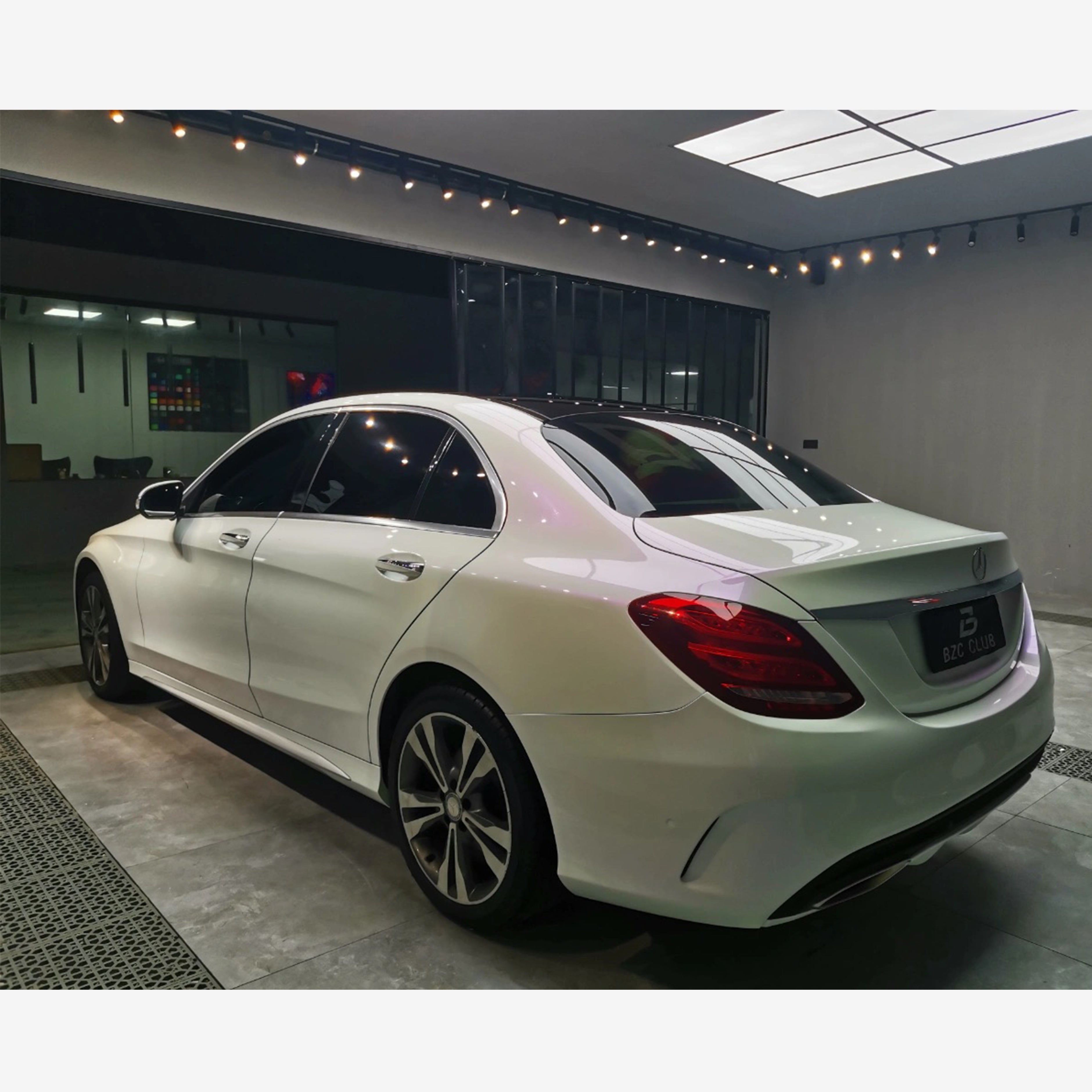 Gloss Diamond White Purple Vinyl Wrap 202301